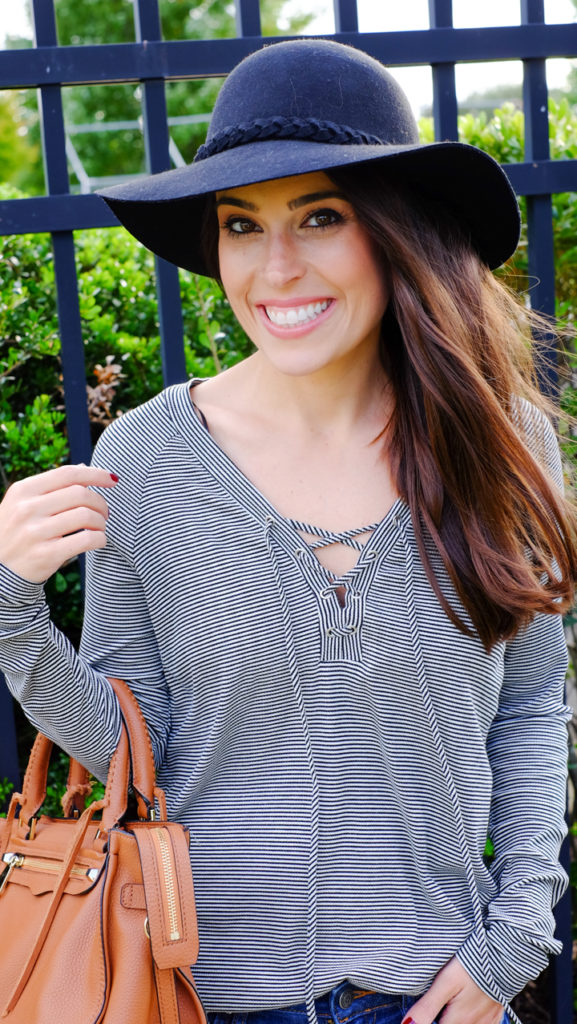 fall-outfit-lace-up-tee