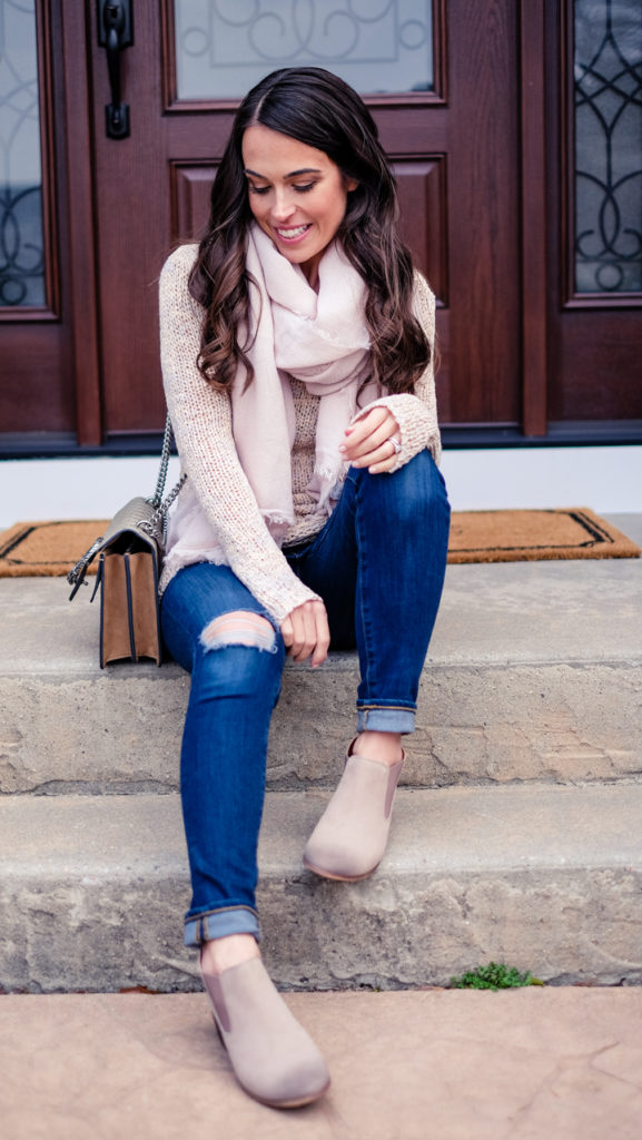 casual lightweight sweater and scarf outfit