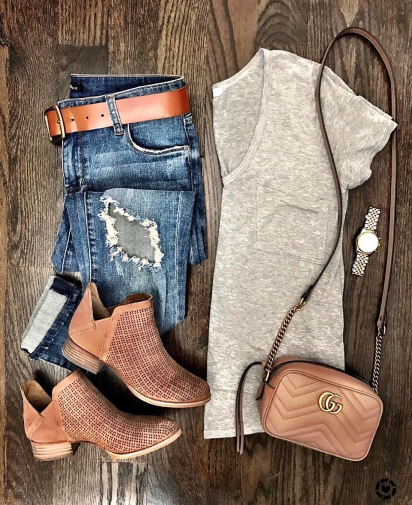 gray tee and boyfriend jeans outfit