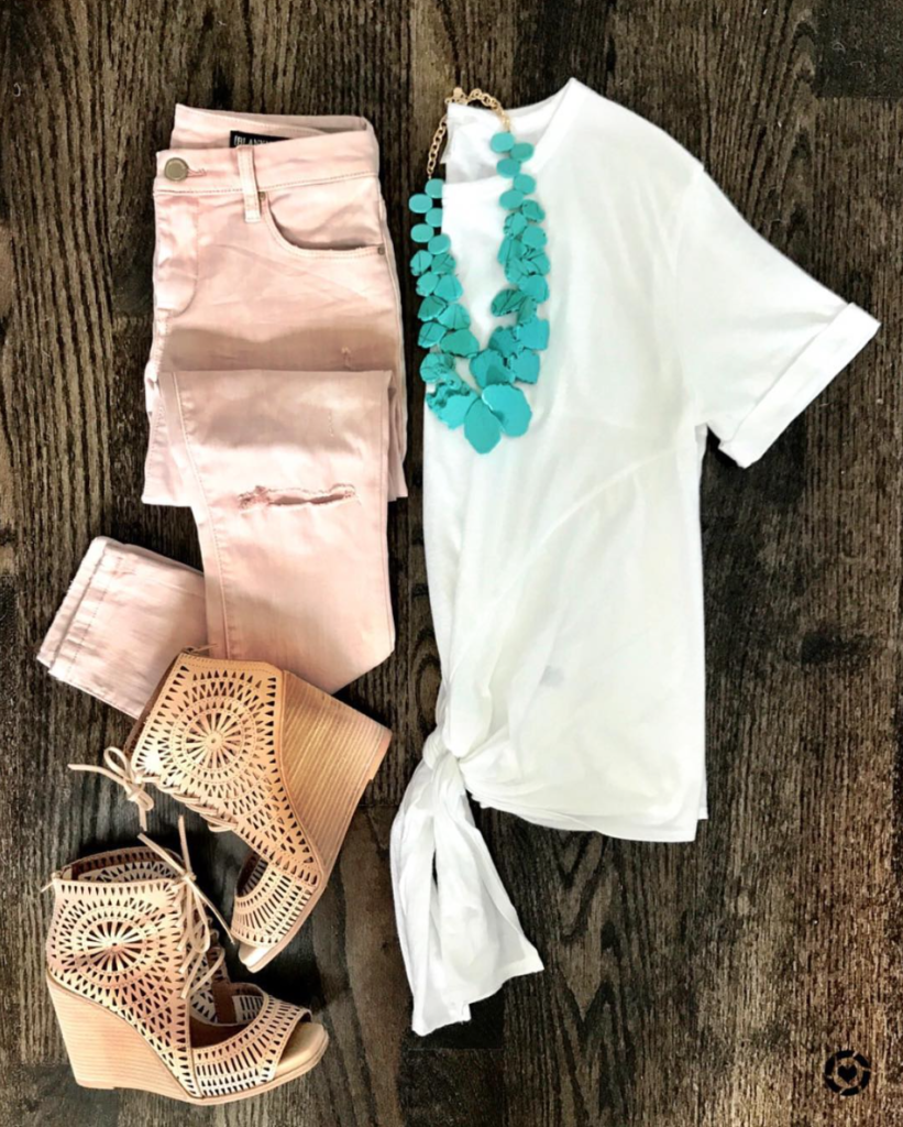knotted tee and pink jeans outfit