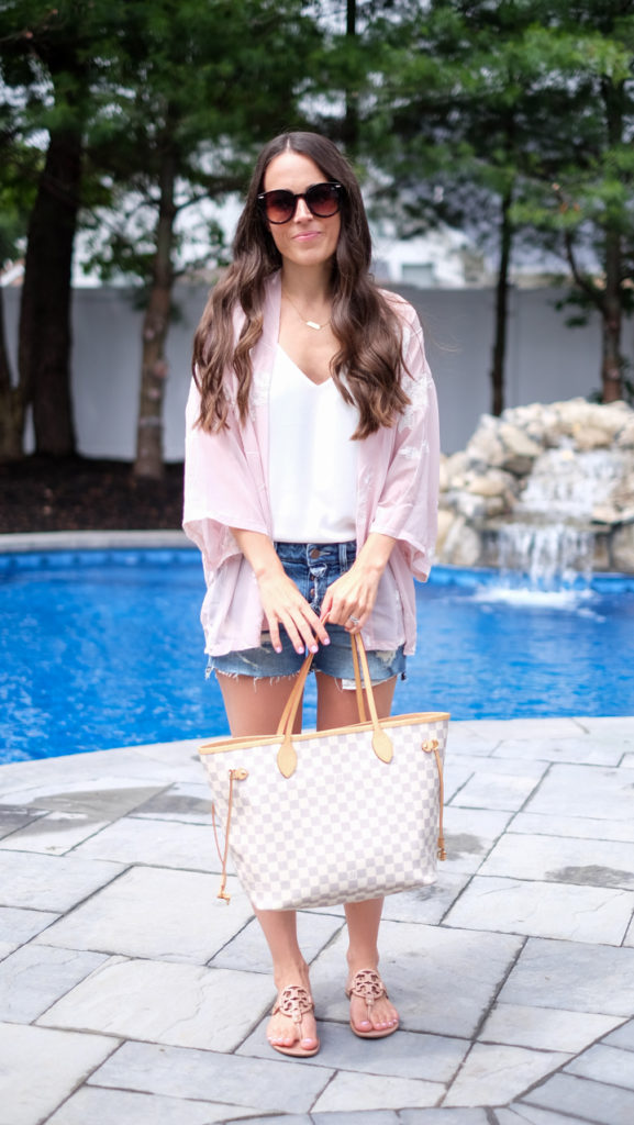 summer cut off denim shorts outfit