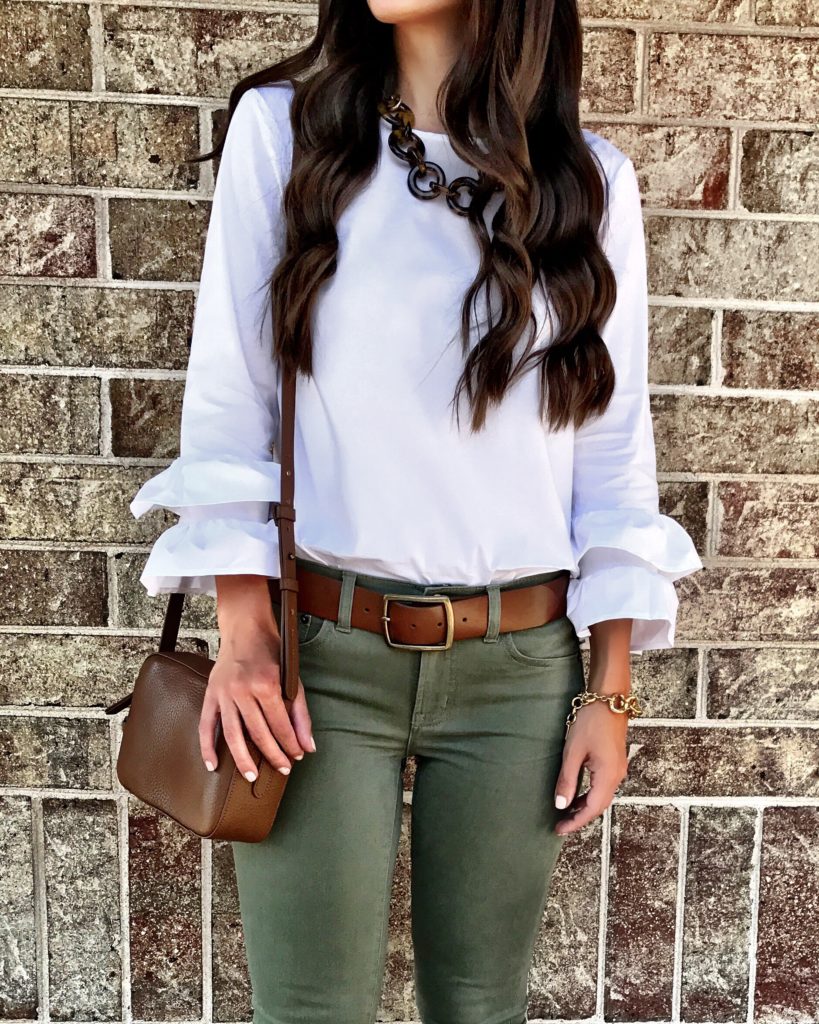 white ruffle sleeve top outfit
